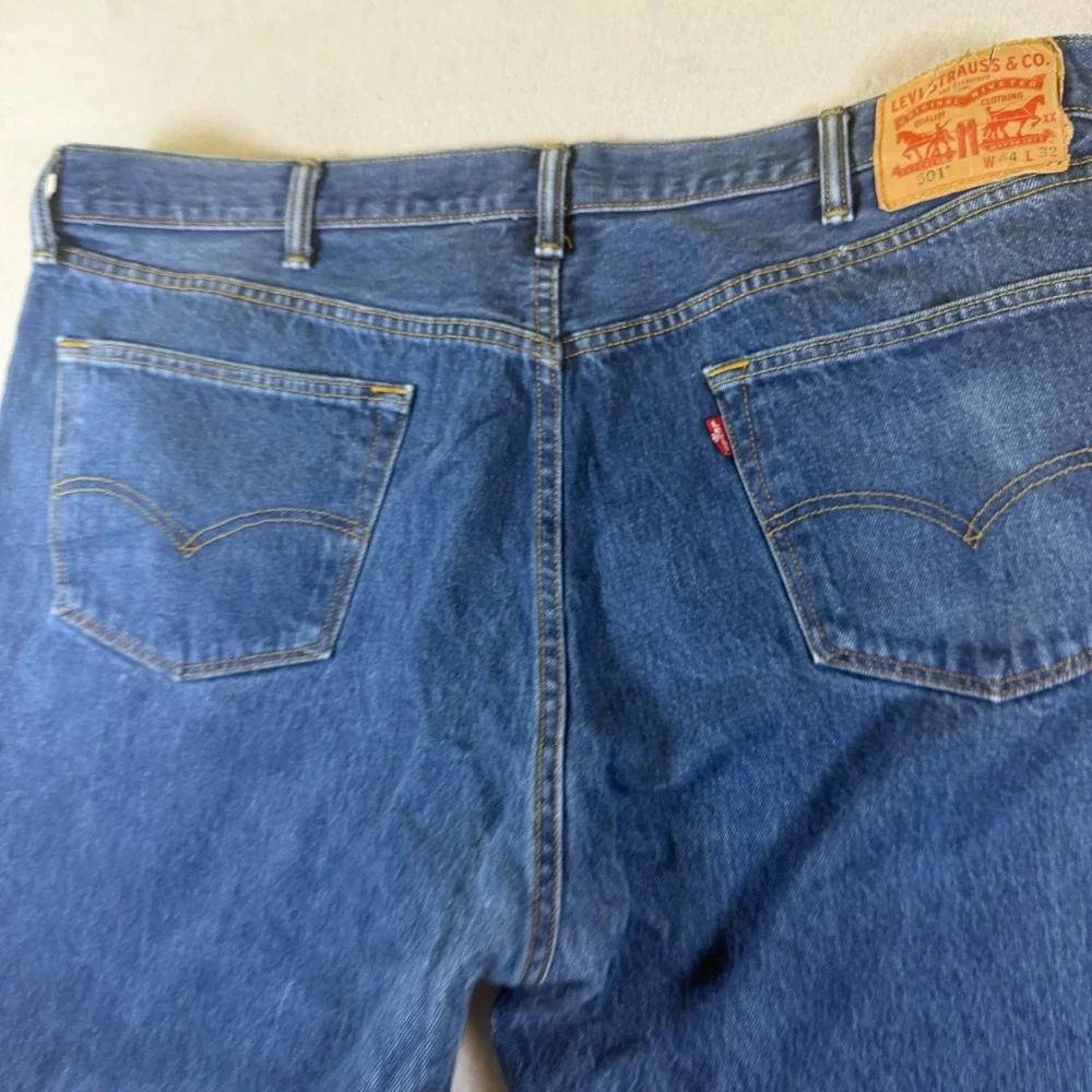 Levis 501 Original Fit Mens Blue Denim Jeans Straight Leg W44 L32 Button Fly